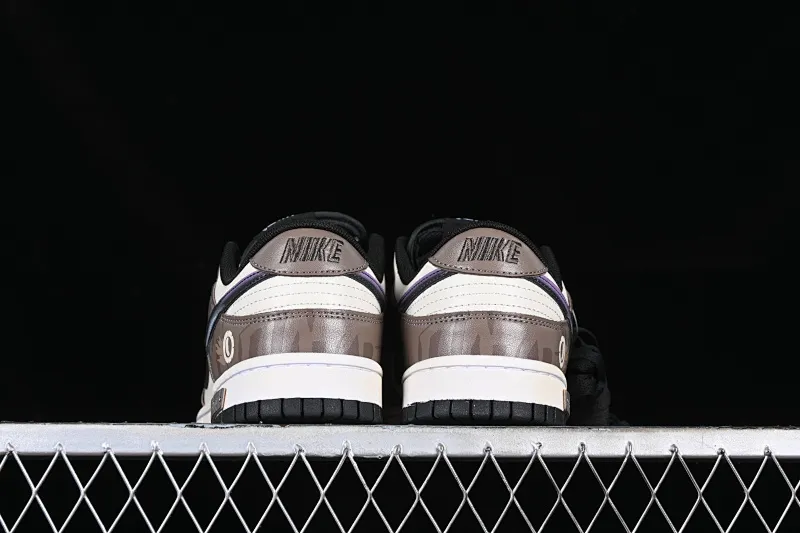 All Categories Nk SB Dunk Series Nk SB Dunk Low Low-top Sneakers Customized Big Box Nk Dunk Low Panda Prank Street Racing Rusty Brown and White SB Strap Low-top Casual Sneakers DD1391-100